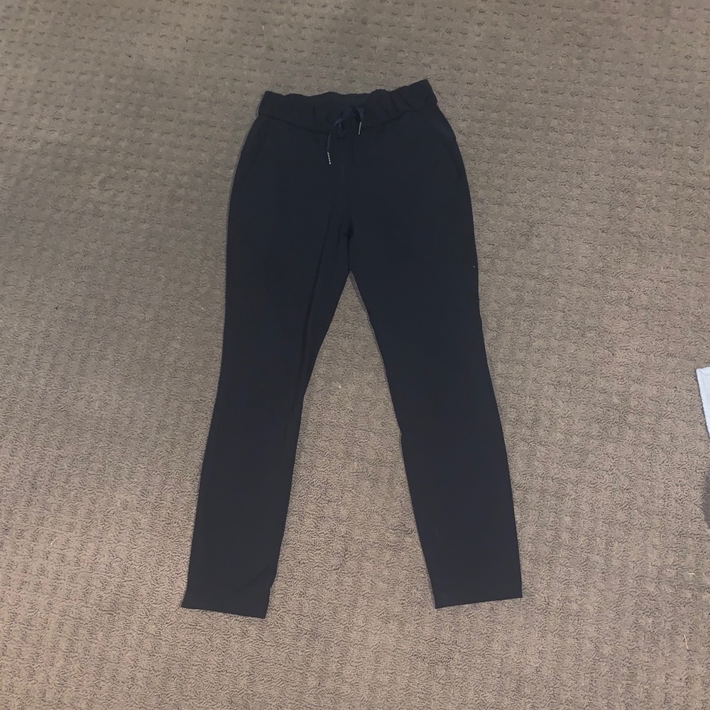 LULULEMON BLACK ON THE FLY PANTS